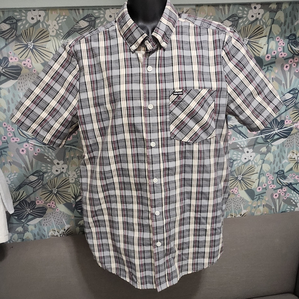 Vintage Volcom Grey, Black, & Red Plaid Casual Button Down Shirt W FREE SHIPPING